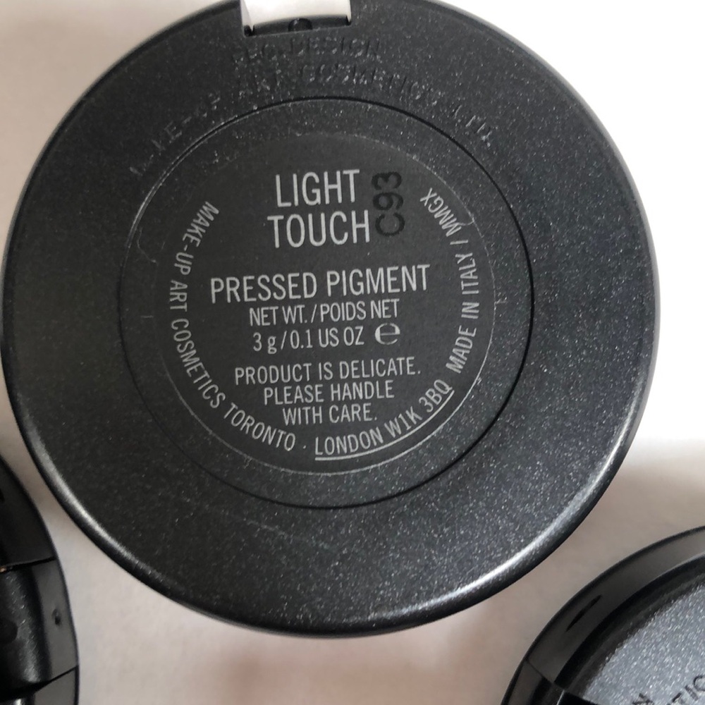 MAC Cosmetics 3-Piece set of blush, shimmery highlights and lip/cheek colour - Picture 8 of 9